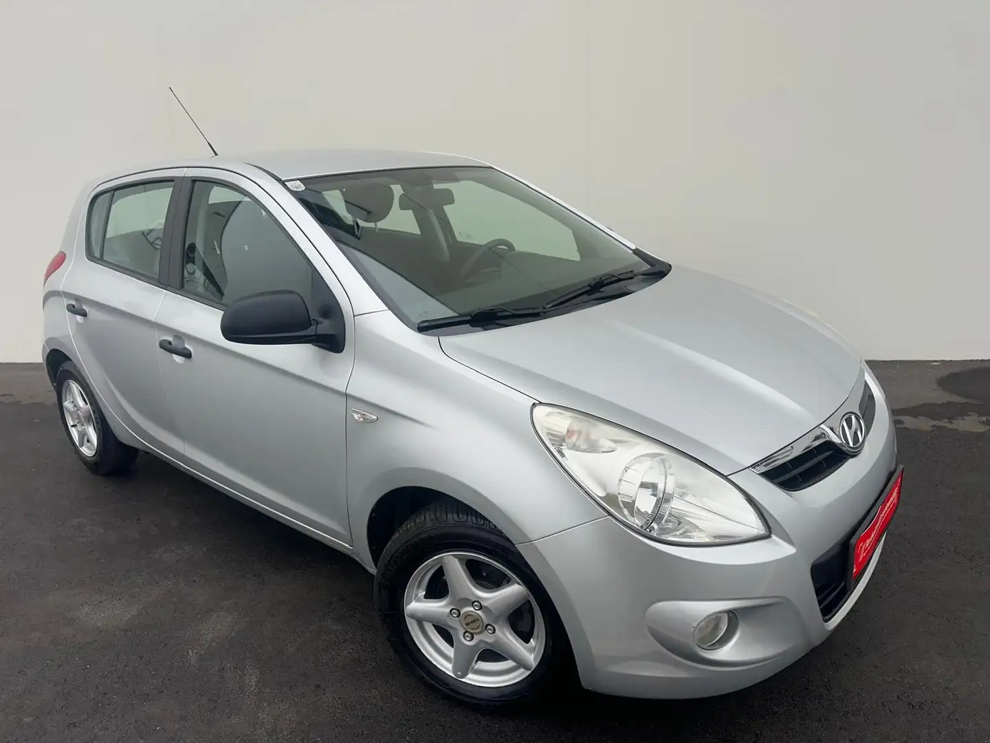 Hyundai i20 Classic // NUR83TKM // PICKERL & SERVICE NEU // Grigio - 2