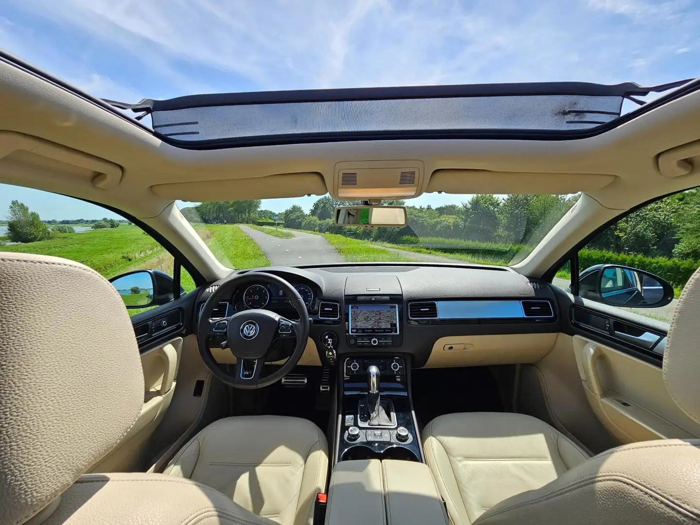 Volkswagen Touareg 3.0 TDI R-line | Panorama | Luchtvering | Trekhaak Noir - 2