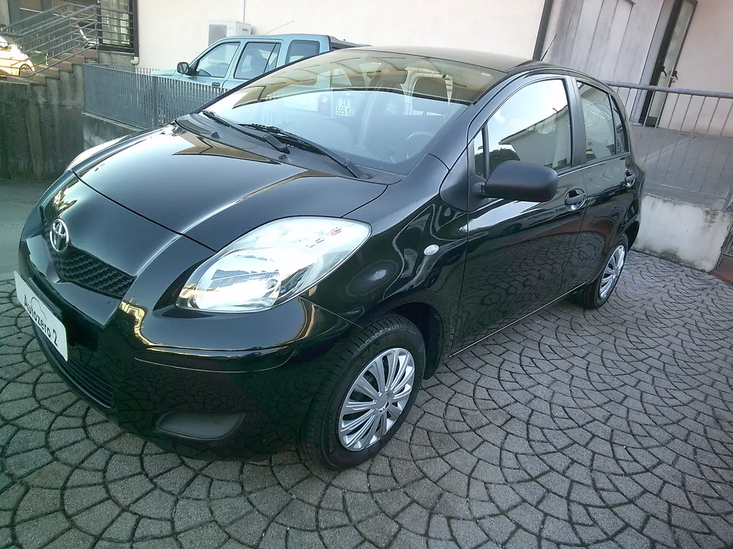 Toyota Yaris Yaris II 2005 5p 1.0 Now eco Schwarz - 1