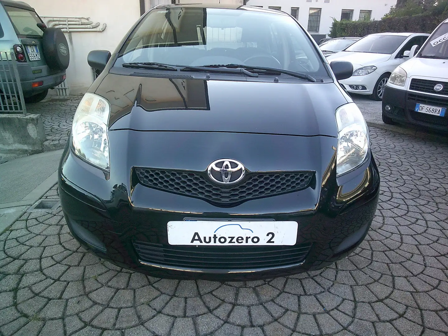 Toyota Yaris Yaris II 2005 5p 1.0 Now eco Schwarz - 2