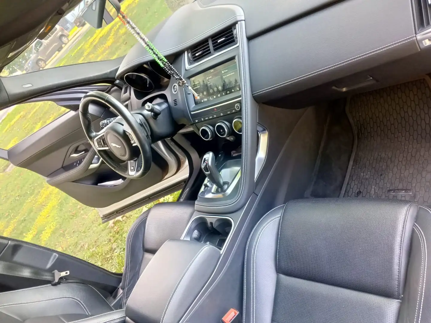 Jaguar E-Pace 2.0 T AWD Ezüst - 2