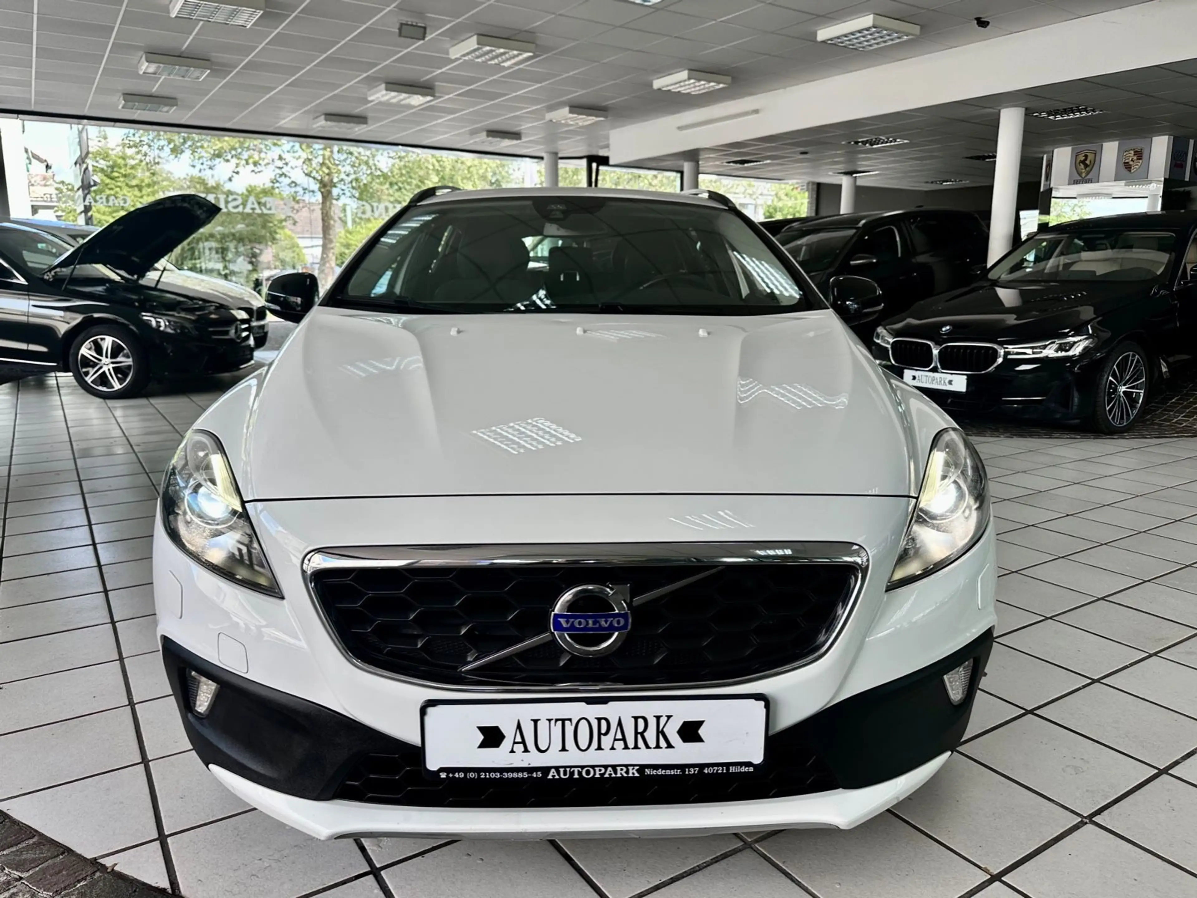 Volvo V40 Cross Country Aut. You! Navi Xenon LED 1HD! — photo 8
