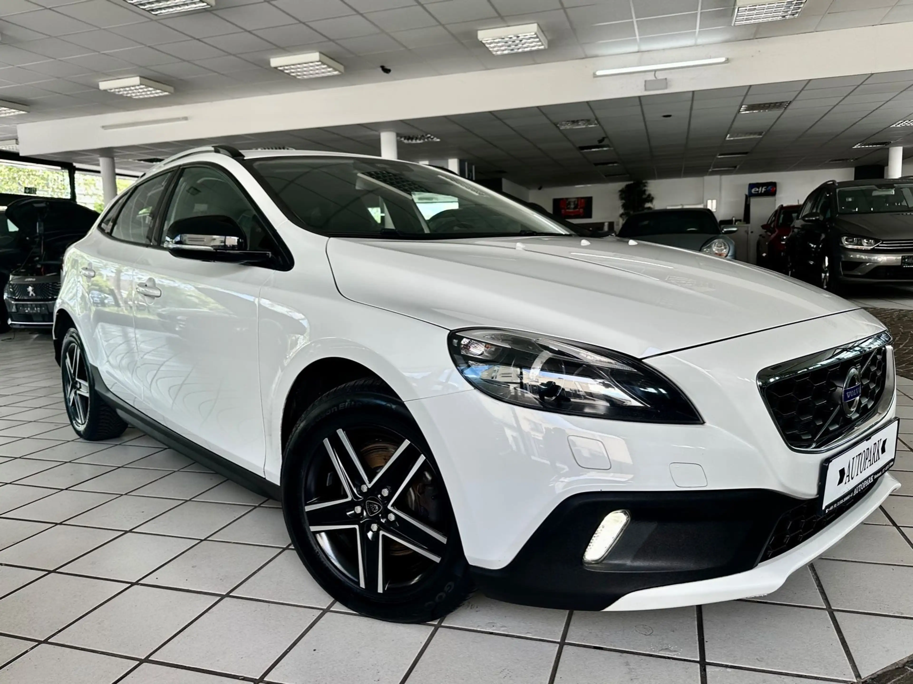 Volvo V40 Cross Country Aut. You! Navi Xenon LED 1HD!