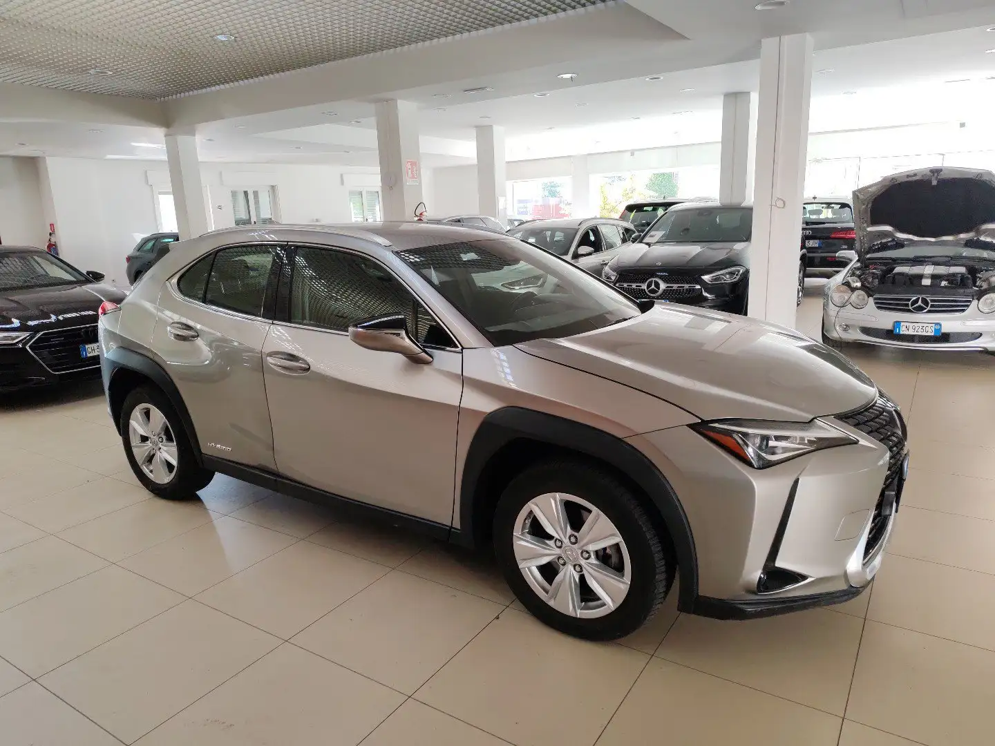 Lexus UX 250h Hybrid auto Fari LED Navi Retrocamera Cruise Silber - 2