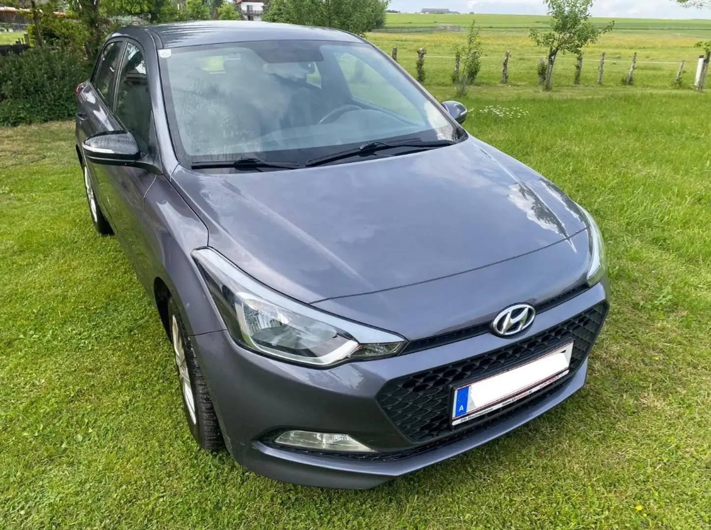 Hyundai i20 Schräghecklimusine Grau - 1