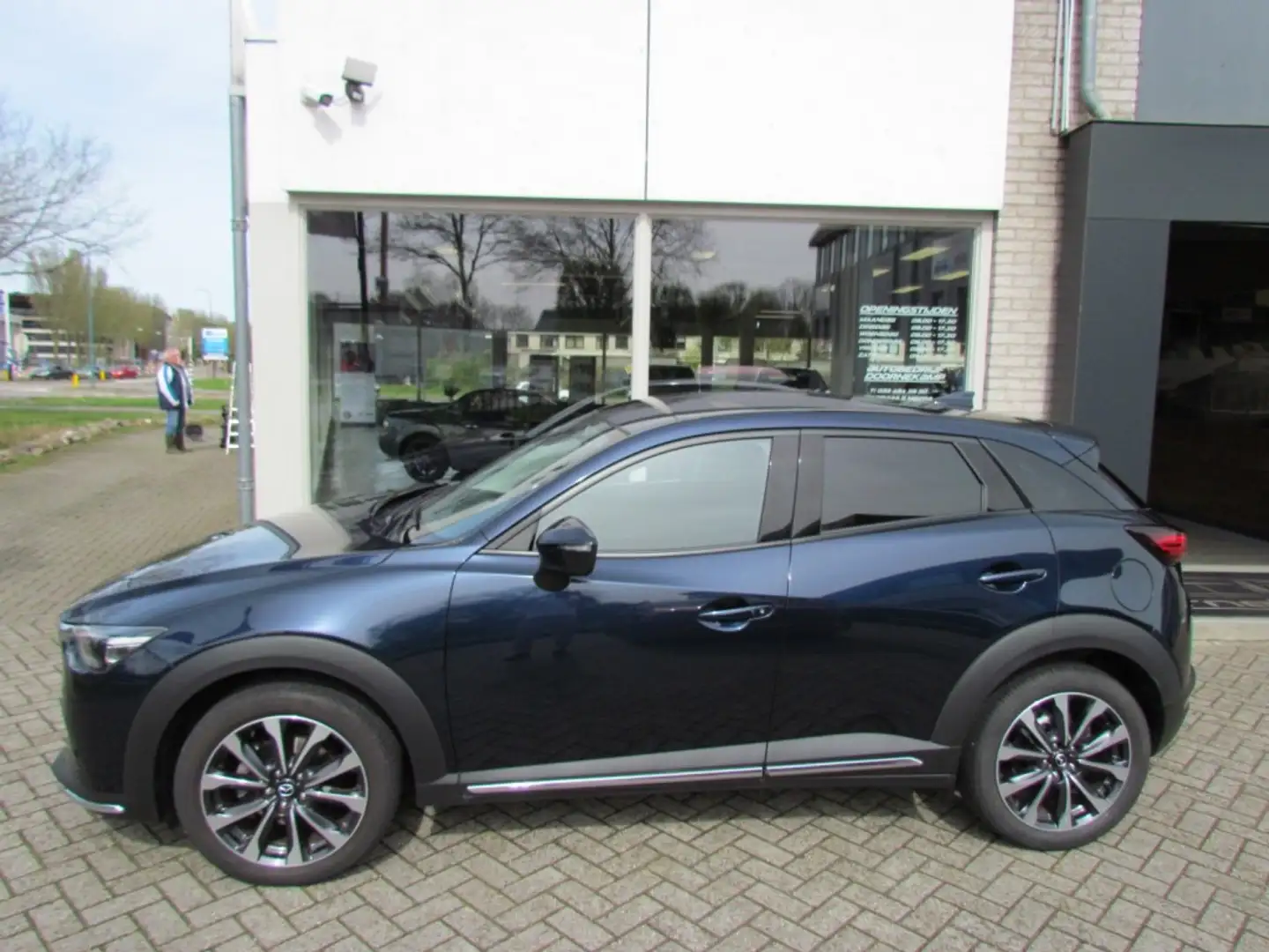 Mazda CX-3 2.0 SKyactiv-G 121pk 6AT 2WD Luxury I-Activsense P Blauw - 1