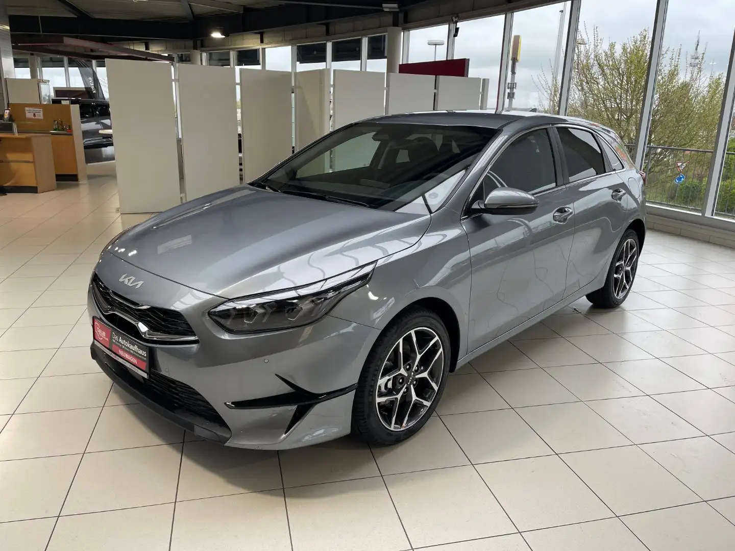 Kia Ceed / cee'd 1.5T 48V DCT 140 ULTIMATE STY Silber - 1
