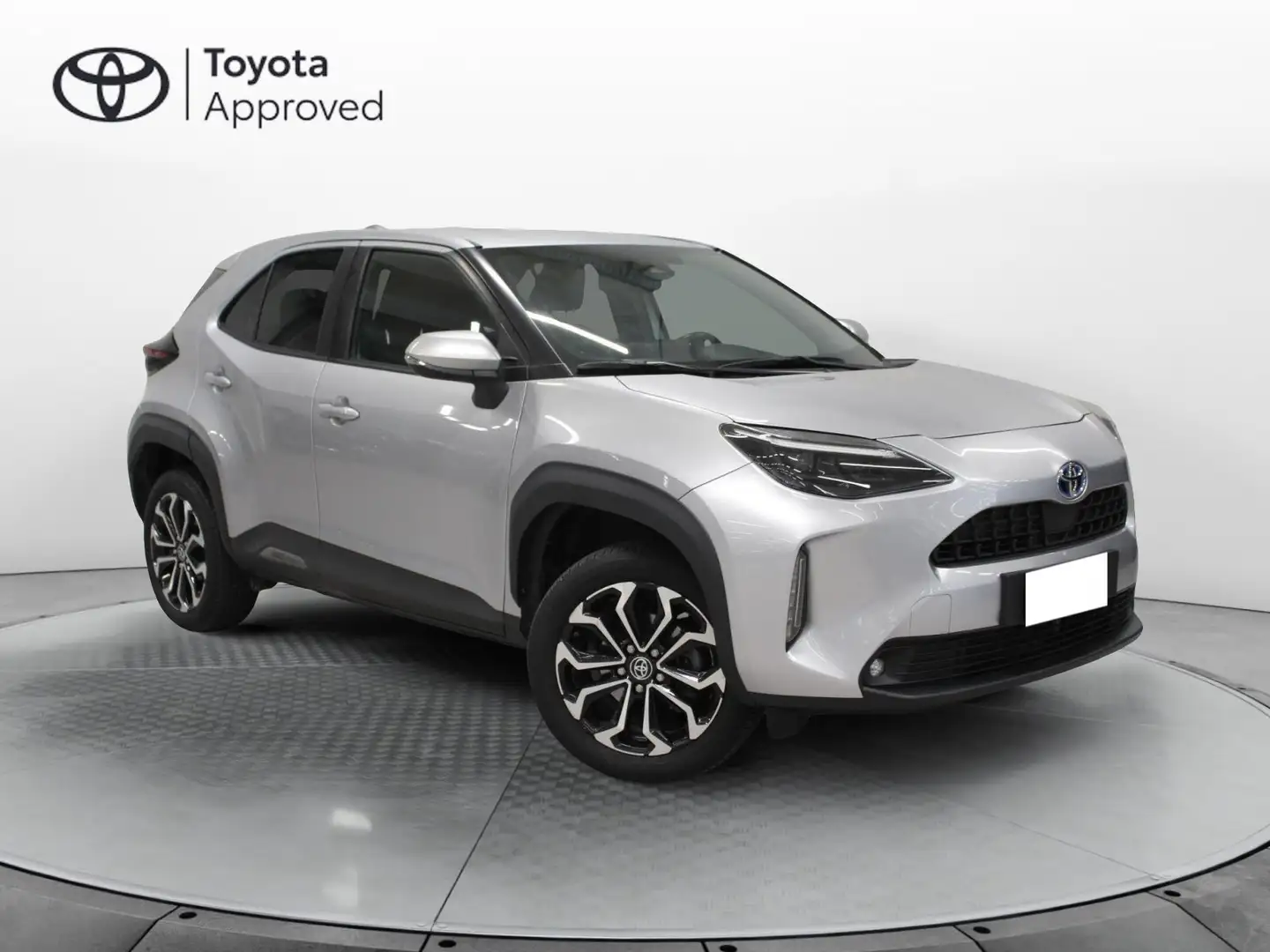 Toyota Yaris Cross 1.5 Hybrid 5p. E-CVT AWD-i Trend Argento - 1