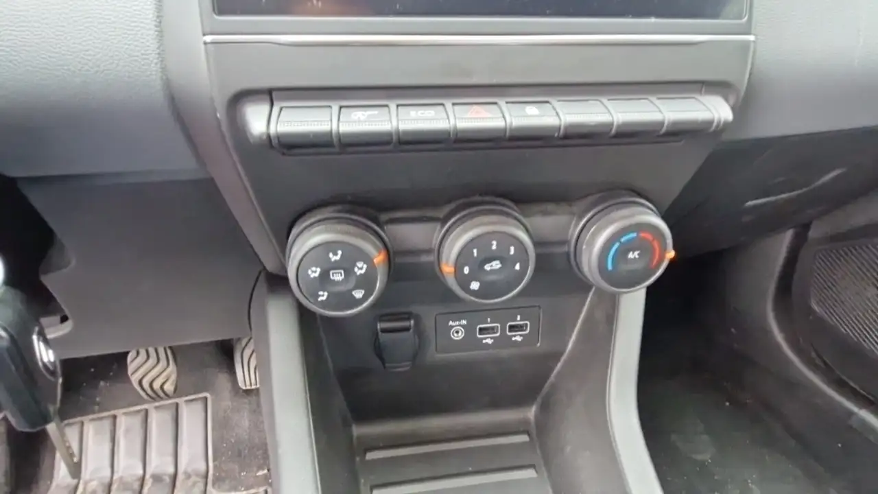 Renault Clio Citadine 5 portes — photo 16