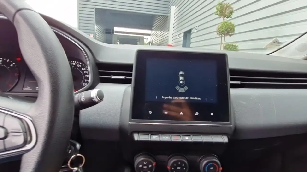 Renault Clio Citadine 5 portes — photo 19