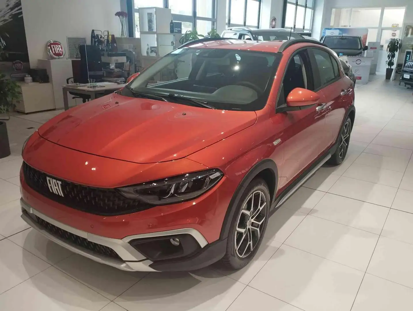 Fiat Tipo 1.5 Hybrid DCT 5 porte Cross Orange - 1