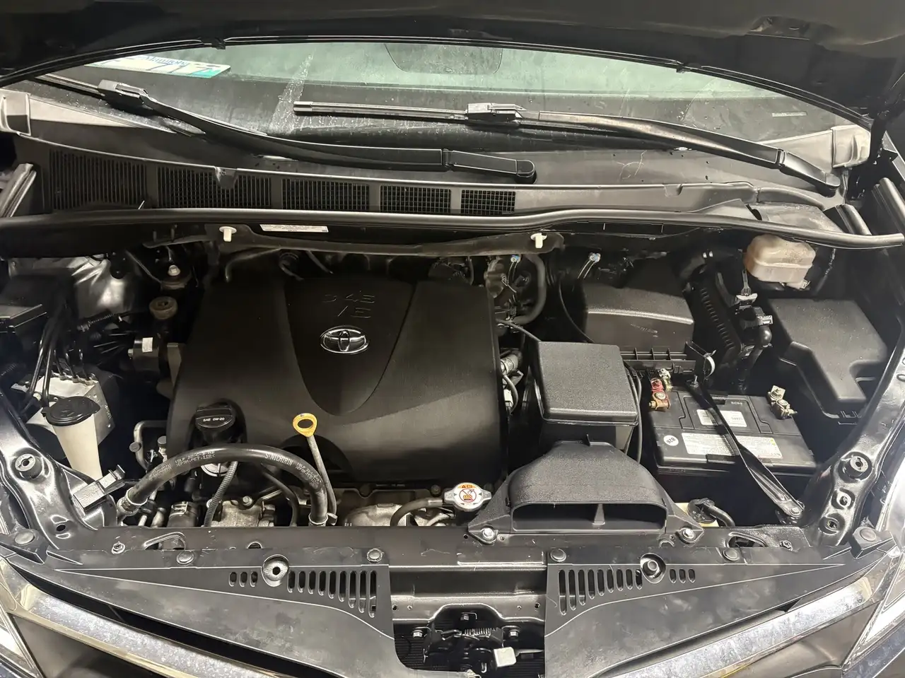 Toyota Sienna снимка Toyota Sienna