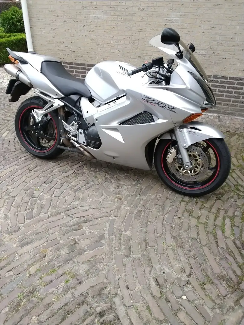 Honda VFR 800 Zilver - 1
