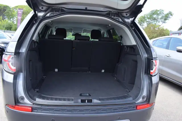 Land Rover Discovery Sport view 13