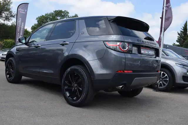Land Rover Discovery Sport view 12