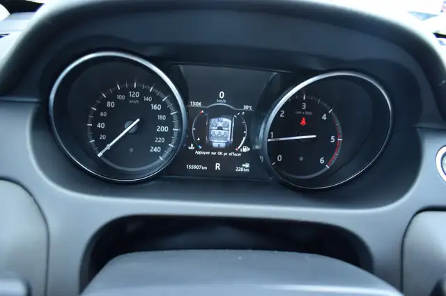 Land Rover Discovery Sport view 9