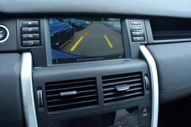 Land Rover Discovery Sport view 8