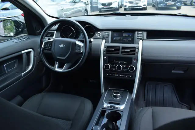 Land Rover Discovery Sport view 2