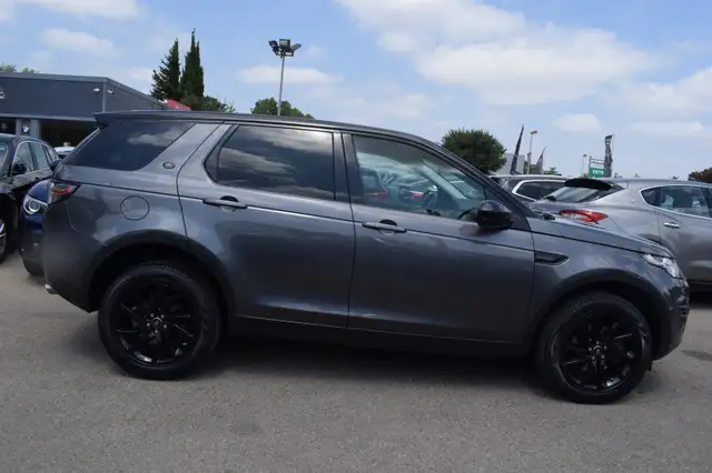 Land Rover Discovery Sport view 16