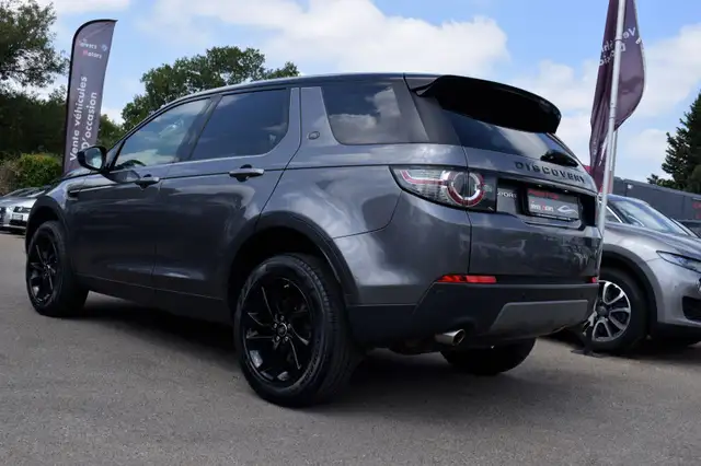 Land Rover Discovery Sport view 10