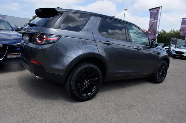 Land Rover Discovery Sport view 15
