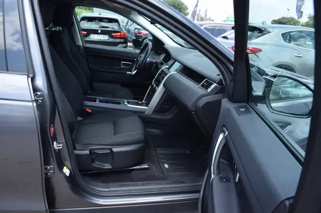 Land Rover Discovery Sport view 18