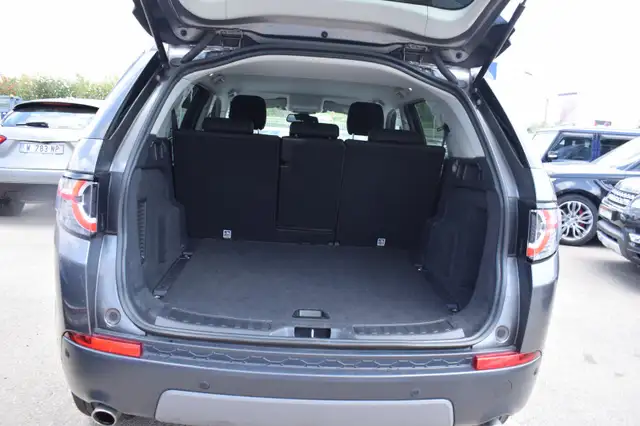 Land Rover Discovery Sport view 6