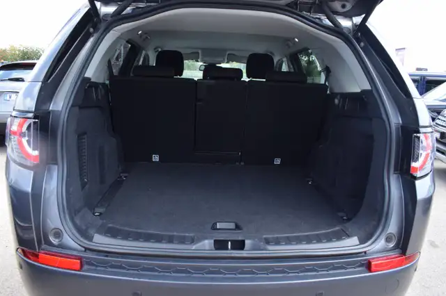 Land Rover Discovery Sport view 5