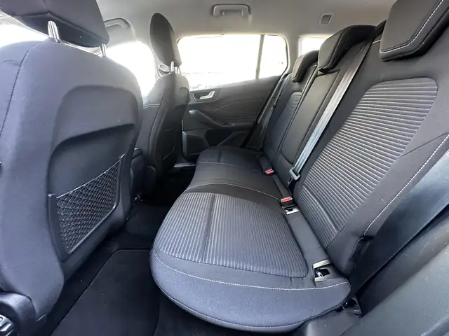 Ford Focus view 13