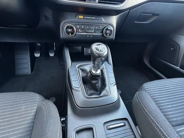 Ford Focus view 12