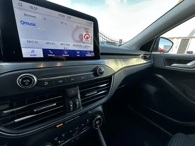 Ford Focus view 22