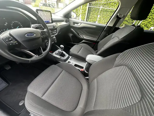 Ford Focus view 5