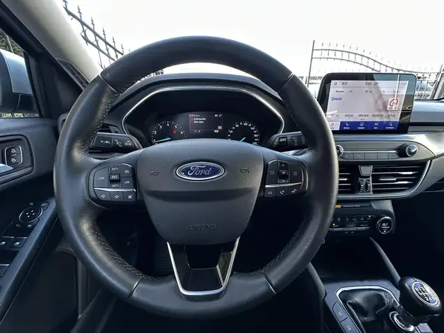 Ford Focus view 6