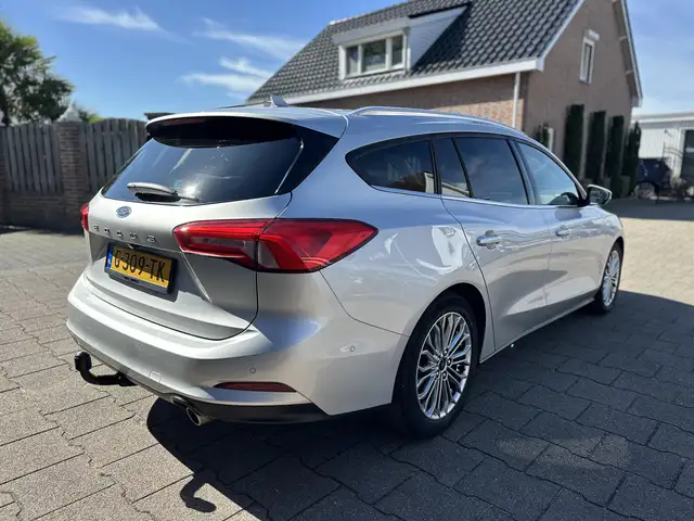 Ford Focus view 14