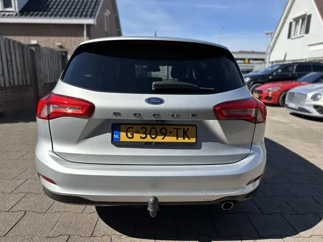 Ford Focus view 11