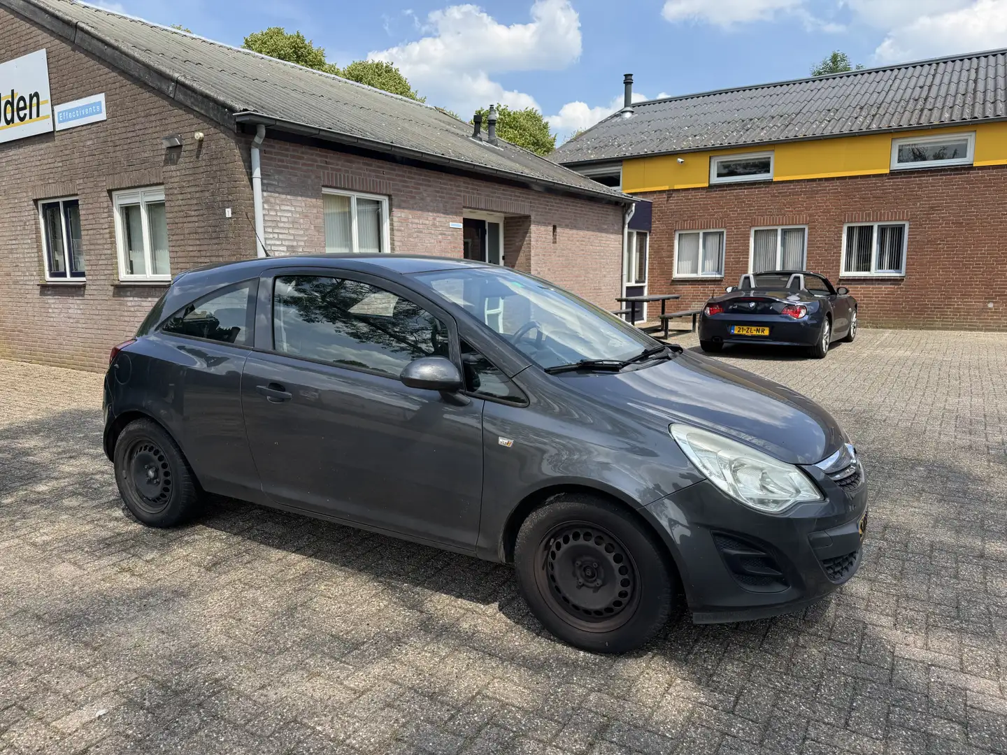 Opel Corsa 1.2-16V MOTOR DEFECT! Grau - 2
