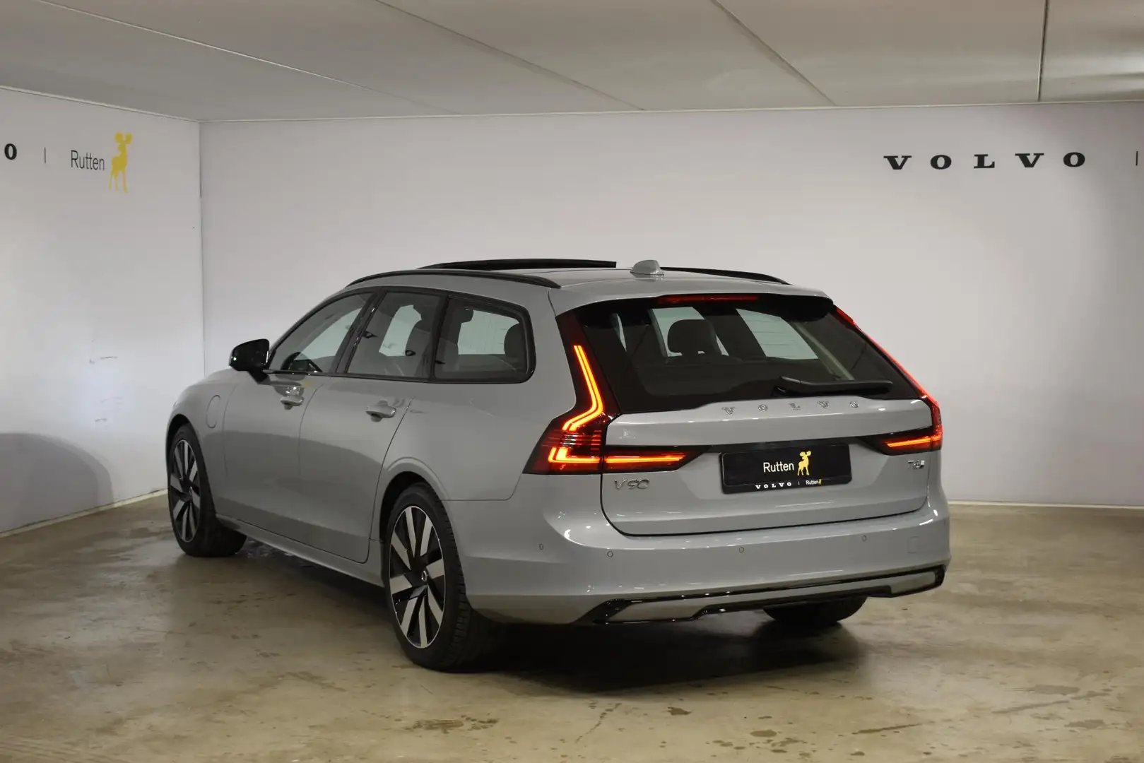 Volvo V90 T6 350PK Automaat Plug-in hybrid AWD Ultra Dark / Grigio - 2