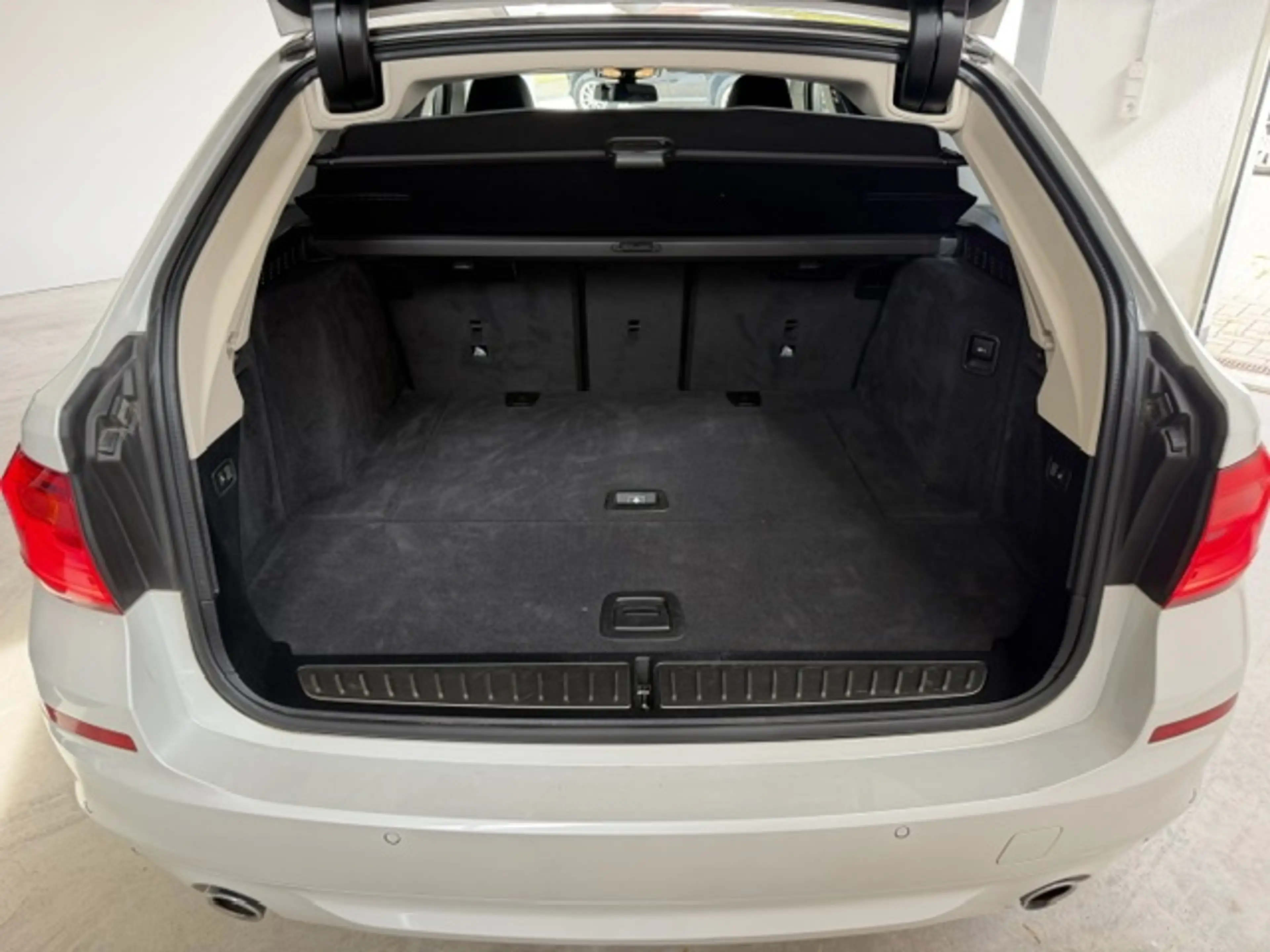 BMW 520 520 d Hybrid Virtual Panorama 4,5L/100 — photo 13