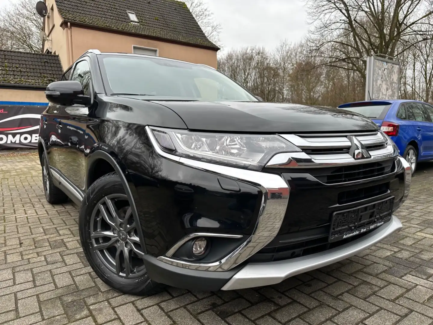 Mitsubishi Outlander Edition+4WD Autom./Navi/360°/LED/SHZ* Schwarz - 1