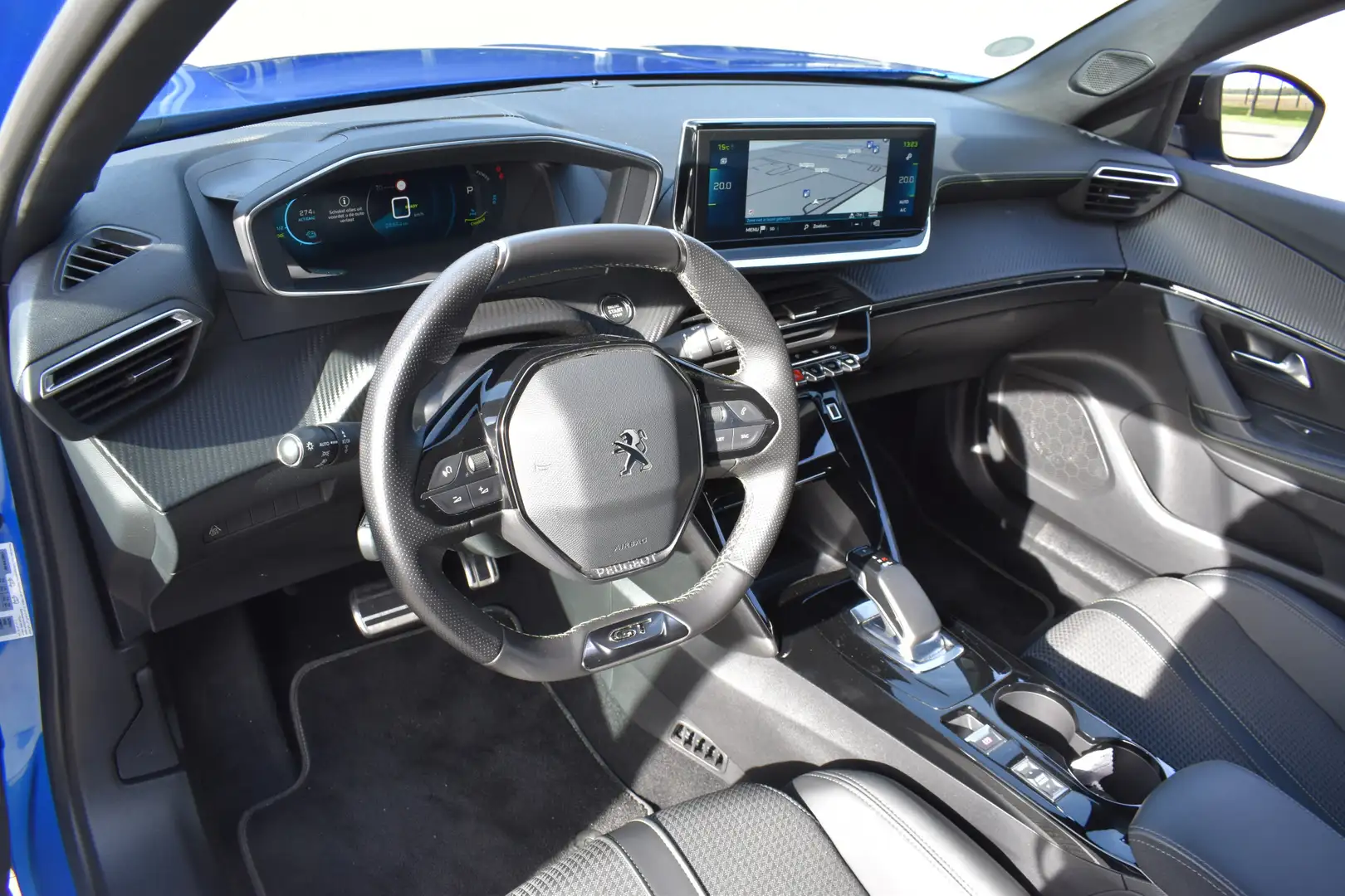 Peugeot e-2008 EV GT Pack 50 kWh / Clima / Camera / Apple Carplay Kék - 2