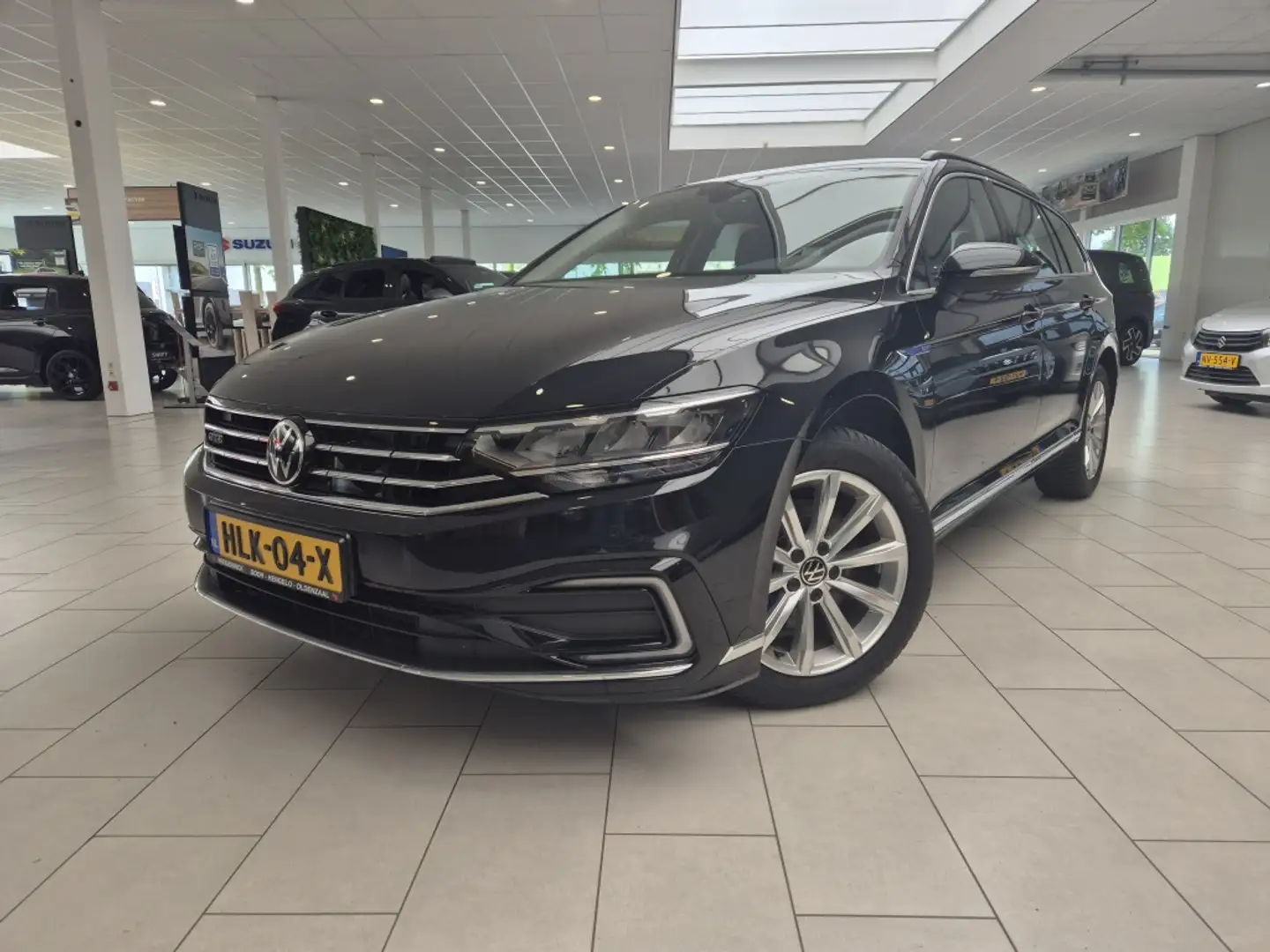 Volkswagen Passat 1.4 TSI Plug in hybrid GTE Business [STOELVERWARMI Zwart - 2