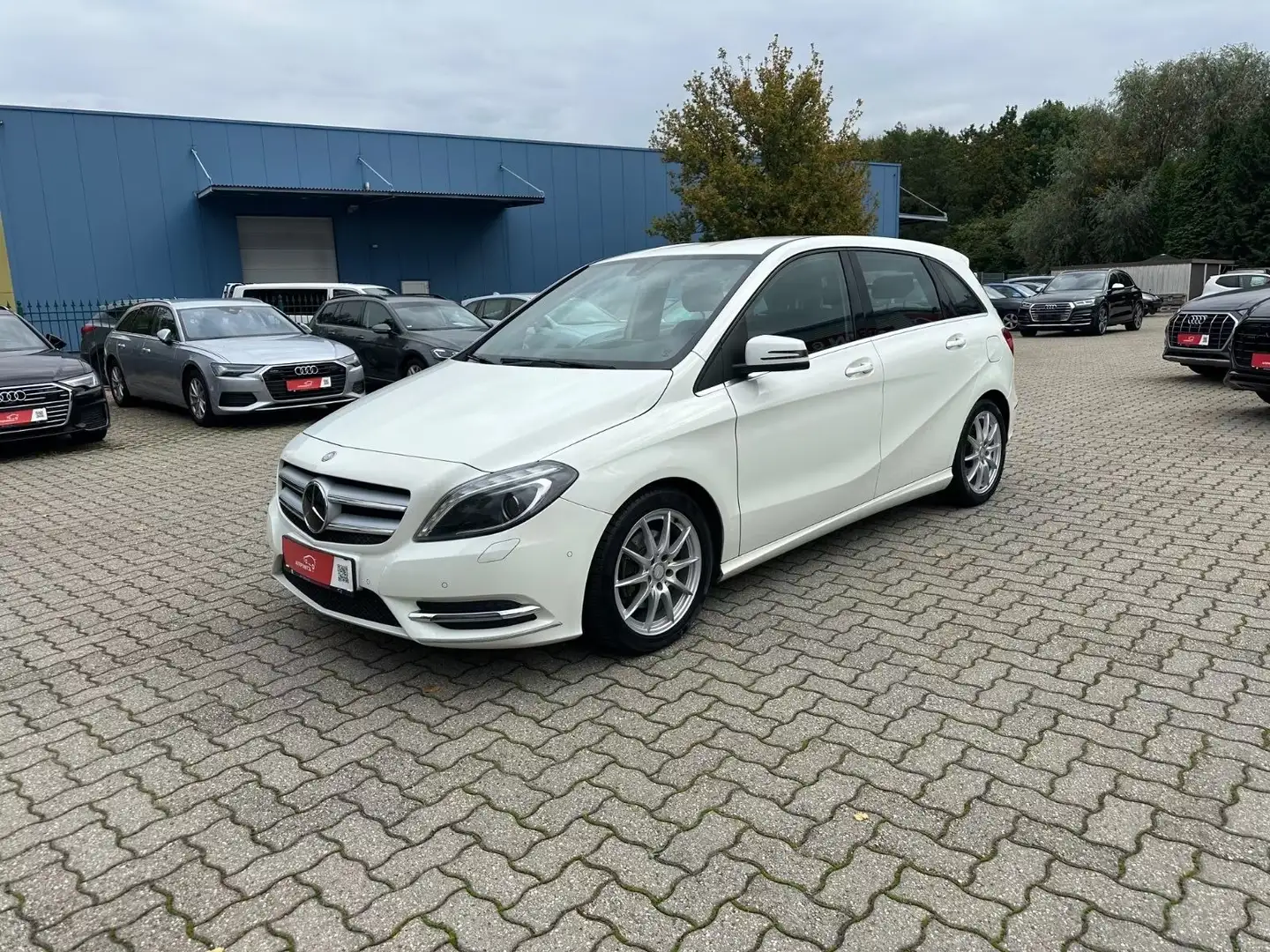 Mercedes-Benz B 180 CDI Edition Bi-Xen NAVI Temp SHZ PDC AHK Weiß - 1