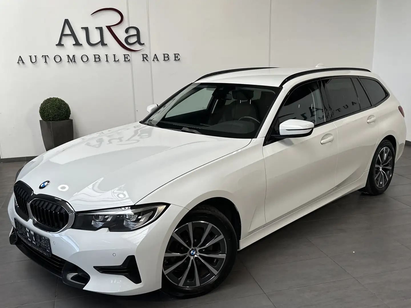 BMW 320 Touring xDrive Sport-Line NAV+LED+AHK+HIFI Weiß - 1