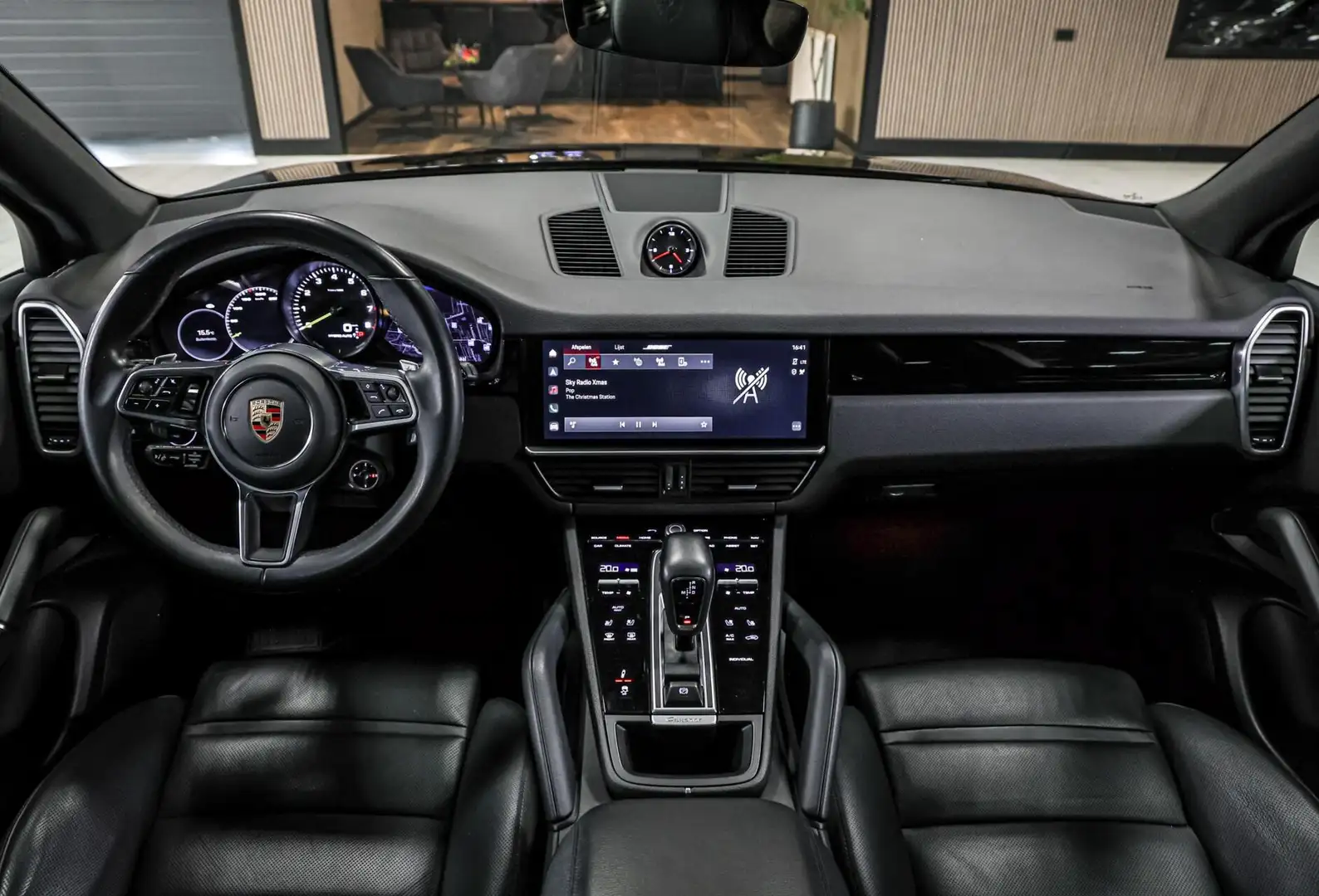 Porsche Cayenne 3.0 E-Hybrid Platinum Edition|ACC|Pano|Chrono|Trek Zwart - 2