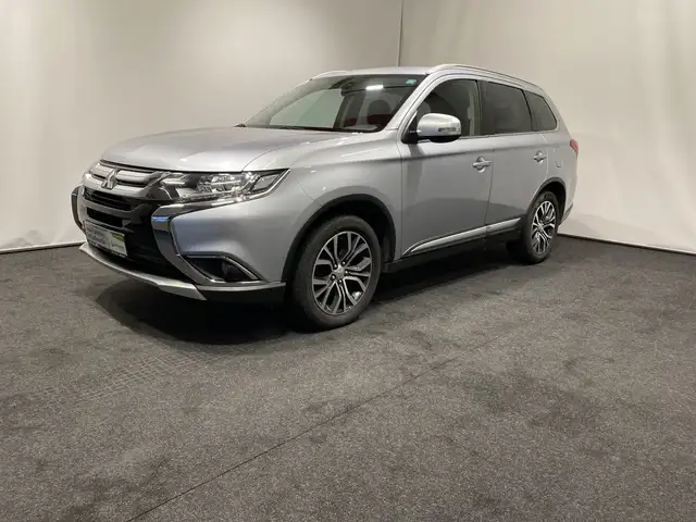 Mitsubishi Outlander 4WD 7-Sitzer AHK Kamera SHZ Klima Xeno