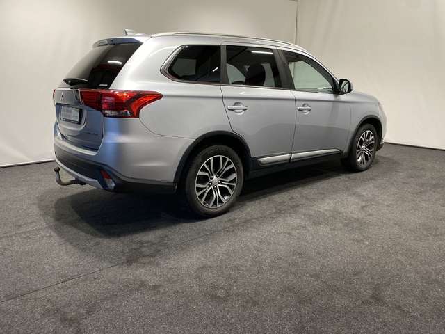 Mitsubishi Outlander 4WD 7-Sitzer AHK Kamera SHZ Klima Xeno