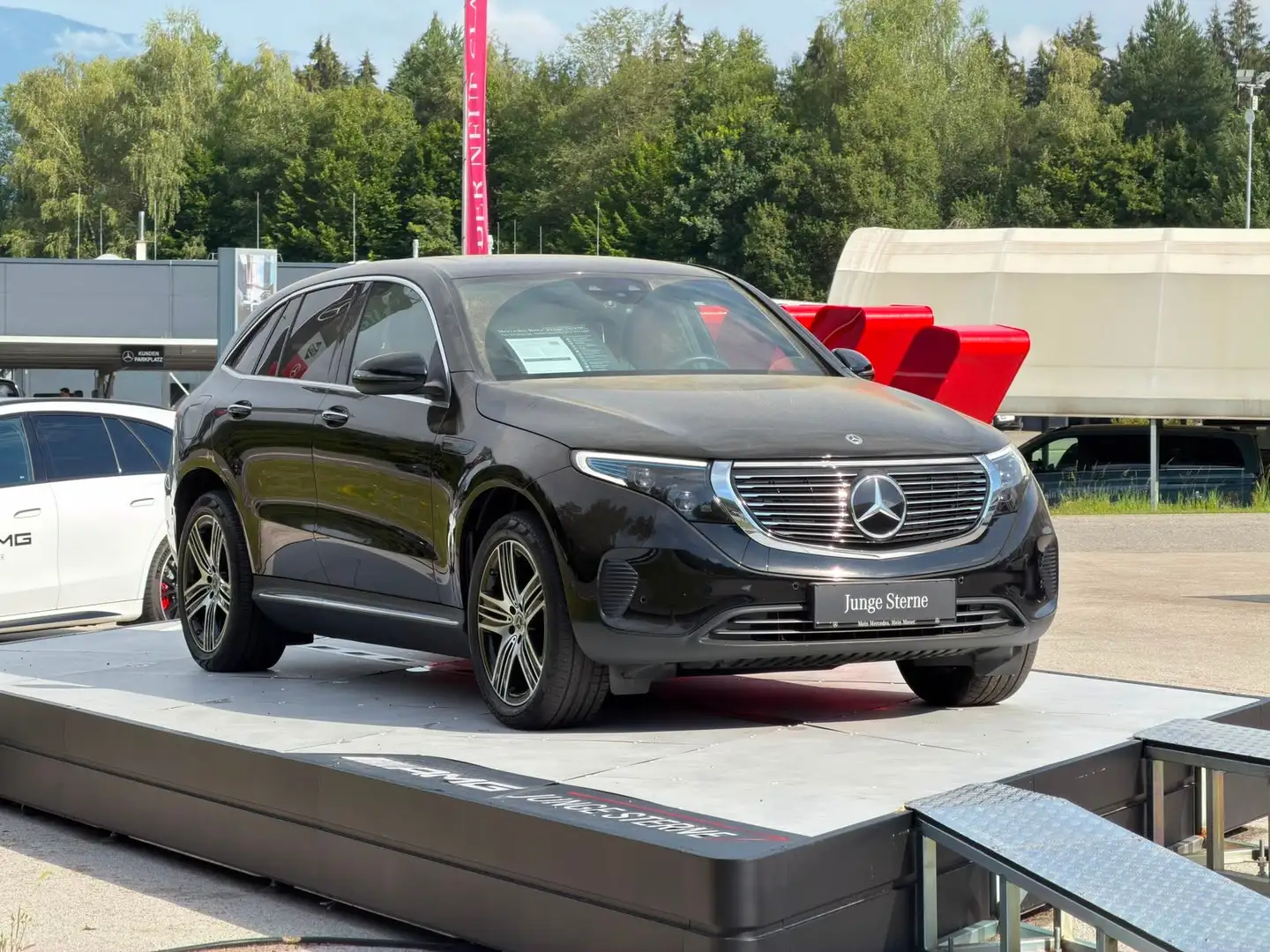 Mercedes-Benz EQC 400 4MATIC Schwarz - 2