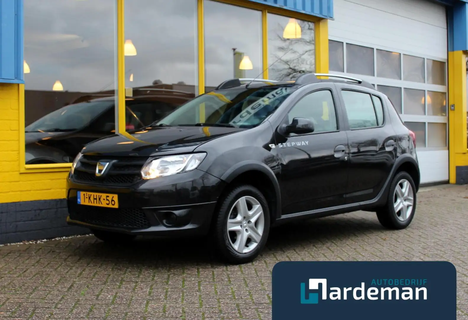 Dacia Sandero 0.9 TCe Stepway Lauréate Zwart - 1