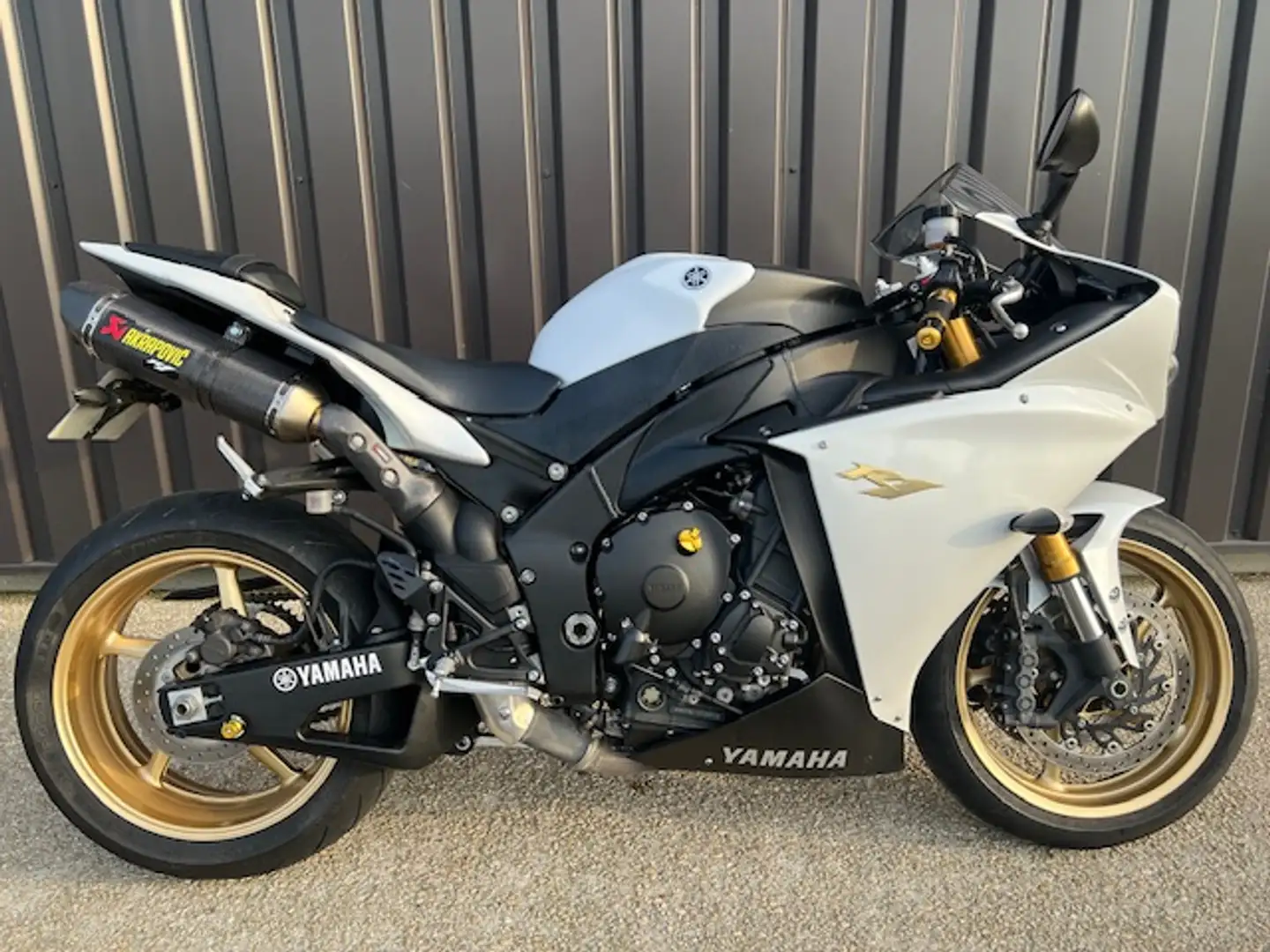 Yamaha YZF 1000 White - 1