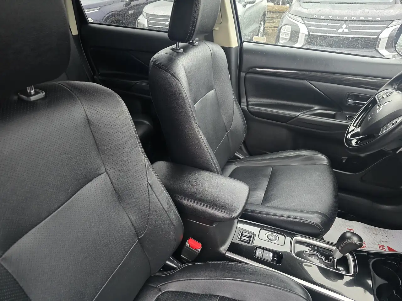 Mitsubishi Outlander снимка Mitsubishi Outlander